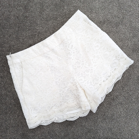 WHITE cotton lace scalloped hem shorts with satin lining size Medium - Picture 1 of 11